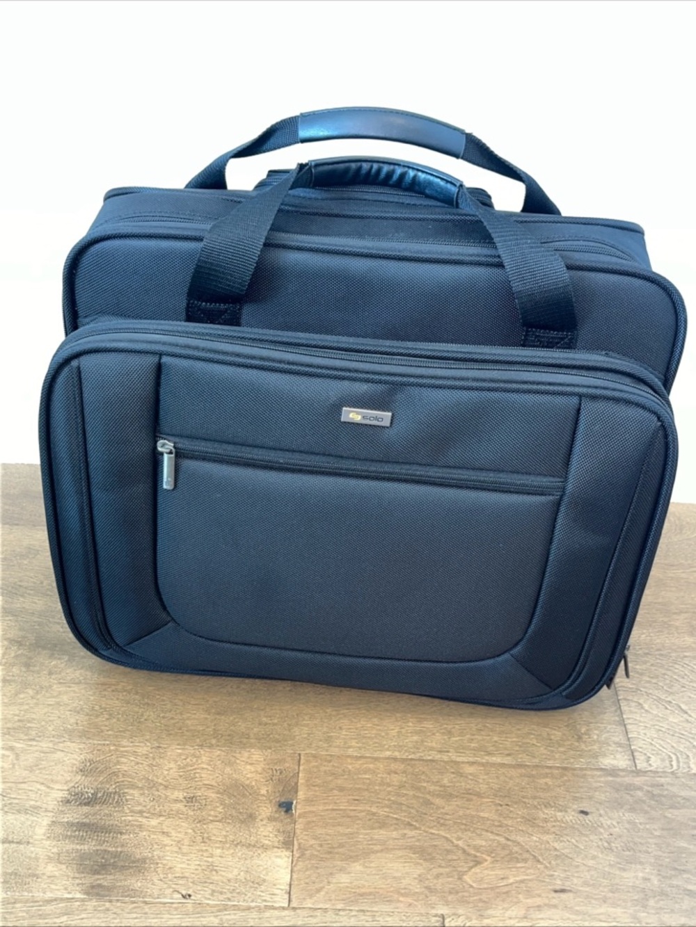 Solo : New York Bryant Rolling Laptop Briefcase / Carry-On Bag VG Condition